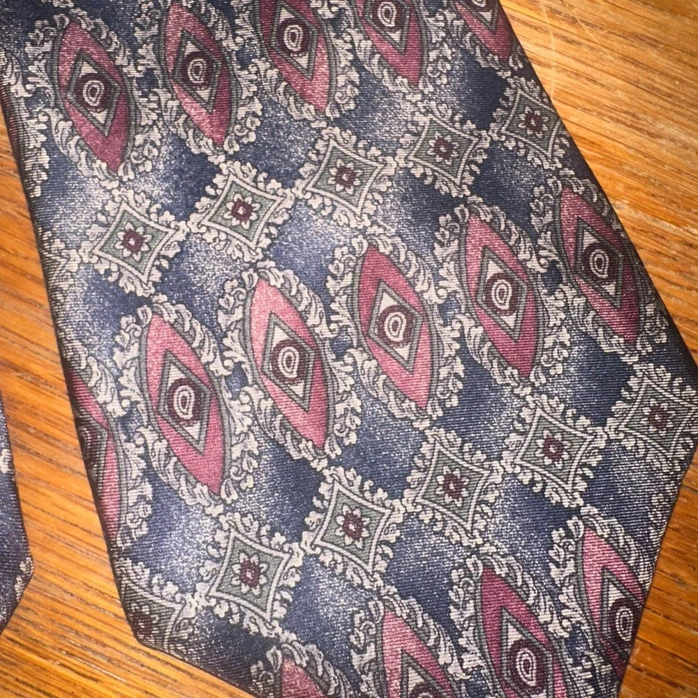 Henry Grethel Mens Silk Tie Navy Blue Burgundy Geometric Medallion Italian Silk